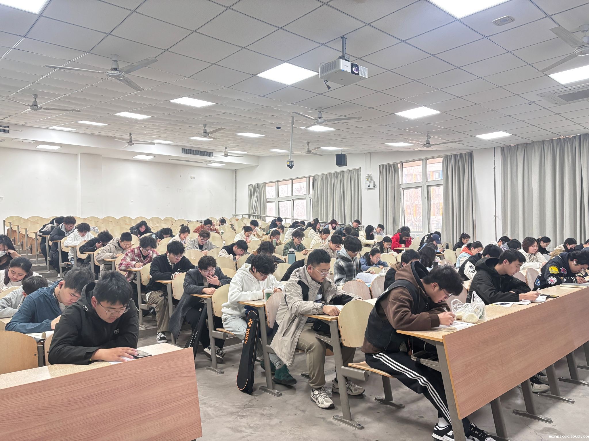 早鸟晨读 沐光畅学——新生院开展早鸟计划晨读活动